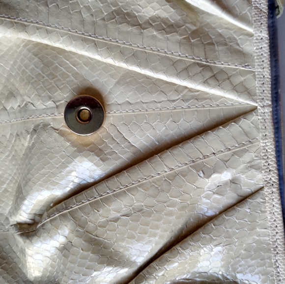 Neiman Marcus Vintage Cream crossbody purse - Picture 6 of 8